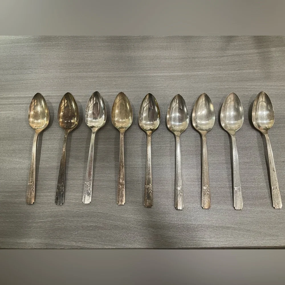 VINTAGE 1938 ONEIDA PRESTIGE PLATE GRENOBLE 9 SERVING‎ SPOONS